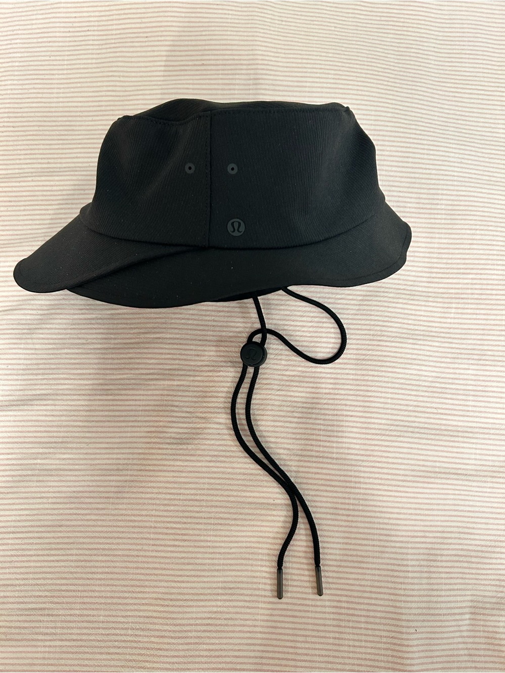 Lululemon Women's Wide-Brim Bucket Hat with Strap in Black